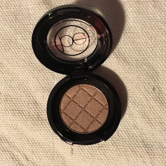beauticontrol Other - NWOT BeautiControl mineral shadow Truffle .04oz